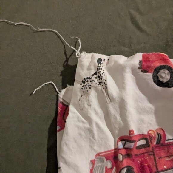 Pottery Barn Kids 100% Cotton Firetrucks Twin Sheet Set - Picture 8 of 12